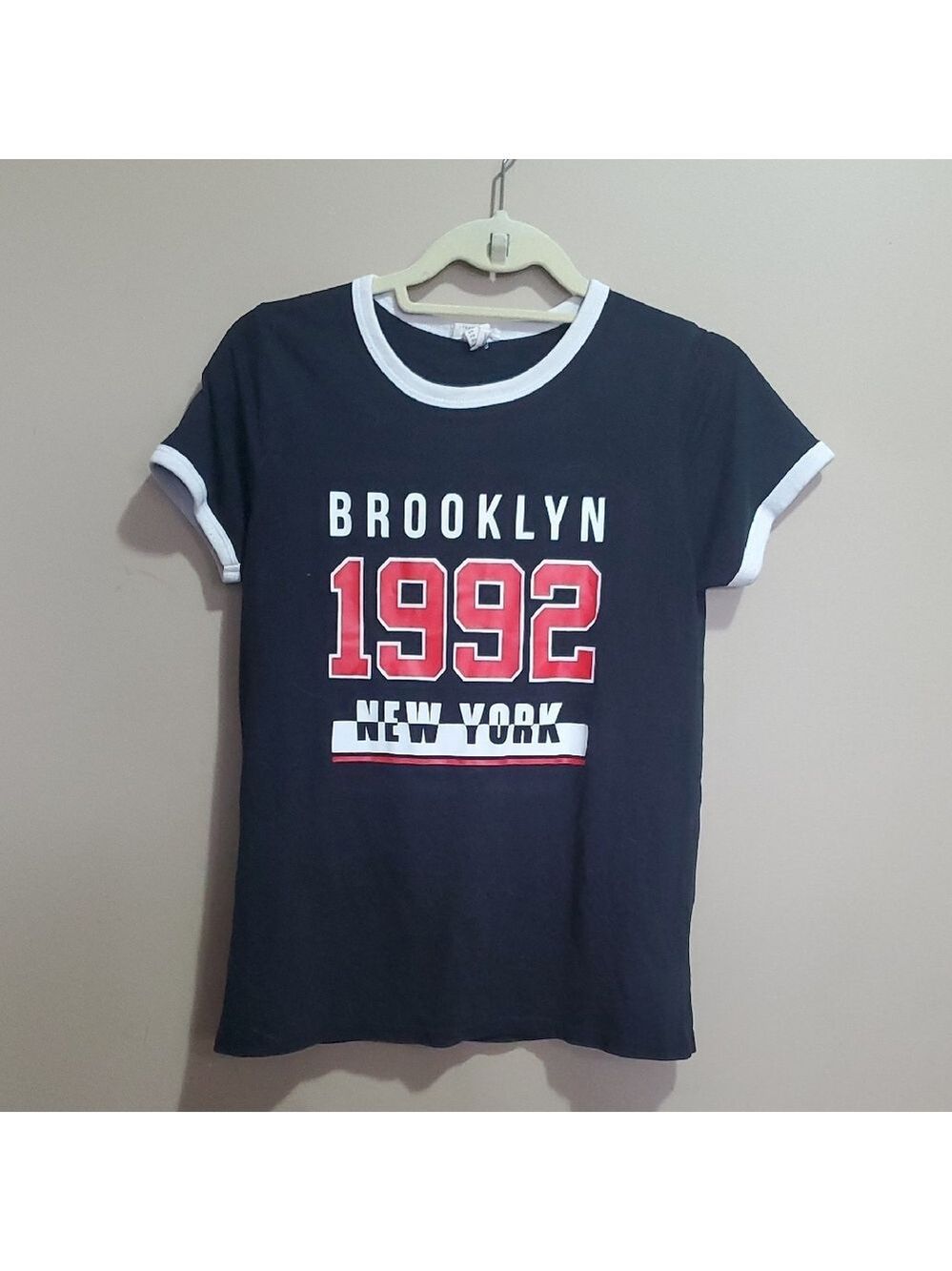 Streetwear Society Black and White Graphic Tee Size Large